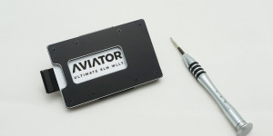 Beitragsbild des Blogbeitrags Aviator Wallet: Kreditkartenetui mit Münzfach