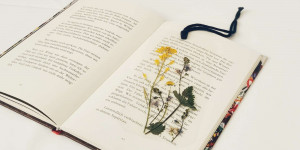 Beitragsbild des Blogbeitrags Lesezeichen mit Wiesenblumen