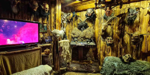 Beitragsbild des Blogbeitrags Krampusmuseum Kitzbühel: Masken & Gewänder 