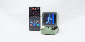 Beitragsbild des Blogbeitrags Divoom Ditoo Plus: funktionaler Pixel-Art Lautsprecher