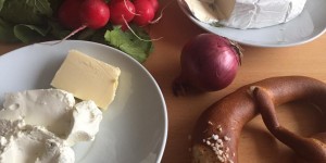 Beitragsbild des Blogbeitrags TASTY FRIDAY: Obazda oder Camembert-Aufstrich 