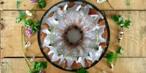 Beitragsbild des Blogbeitrags TASTY FRIDAY: Rüeblikuchen (Karottenkuchen)
