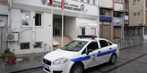 Beitragsbild des Blogbeitrags Über 1.000 Festnahmen bei Razzien in der Türkei – „TopEasy“ (26.4.)