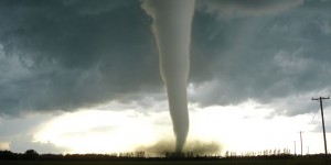 Beitragsbild des Blogbeitrags Beim Flughafen Wien-Schwechat gab es einen Tornado – TopEasy (11.7.)