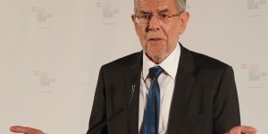 Beitragsbild des Blogbeitrags Van der Bellen warnt die österreichischen Politiker – TopEasy (10.10.) 