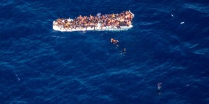 Beitragsbild des Blogbeitrags Italienisches Schiff brachte gerettete Flüchtlinge nach Libyen – TopEasy (31.07.) 