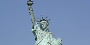 Beitragsbild des Blogbeitrags Feuer bei Freiheits-Statue in New York ausgebrochen – TopEasy (28.08.) 