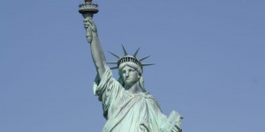 Beitragsbild des Blogbeitrags Feuer bei Freiheits-Statue in New York ausgebrochen – TopEasy (28.08.)