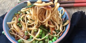 Beitragsbild des Blogbeitrags TASTY FRIDAY: Stir Fried Nudeln mit Gemüse
