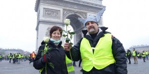 Beitragsbild des Blogbeitrags Frankreichs Präsident Macron gibt den Gelbwesten nach – TopEasy (11.12.) 