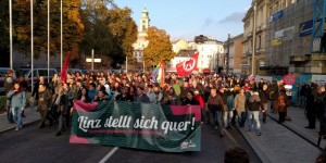 Beitragsbild des Blogbeitrags „Demokratie in Gefahr: Versammlungsfreiheit verteidigen!“