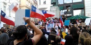 Beitragsbild des Blogbeitrags Wien: #ChileDesperto – Solidaritätsdemo mit der Protestbewegung in Chile 