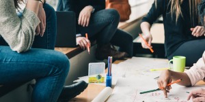 Beitragsbild des Blogbeitrags Warum Ganztagsschulen bessere Lösungen für die heutigen Bildungsherausforderungen bieten