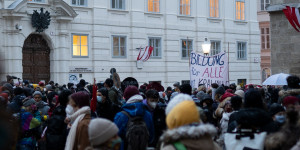 Beitragsbild des Blogbeitrags “Schlechter Witz”: Demonstrationen gegen türkis-grüne Bildungspolitik 