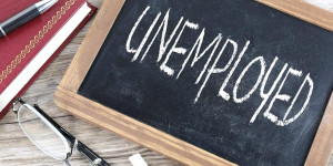 Beitragsbild des Blogbeitrags Mythos Arbeitslosigkeit: Die häufigsten Vorurteile in der Gesellschaft erklärt und entkräftet 