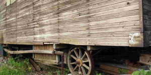 Beitragsbild des Blogbeitrags Uralter Holzwagen mit spannender Geschichte 