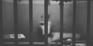 Beitragsbild des Blogbeitrags Sonntag ist Büchertag: Eine Zukunft ohne Gefängnis