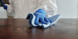 Beitragsbild des Blogbeitrags Reinigungsbranche – Beschäftigte unter Druck 