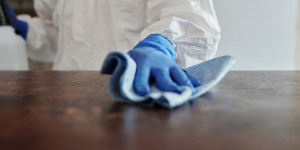 Beitragsbild des Blogbeitrags Reinigungsbranche – Beschäftigte unter Druck