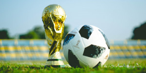 Beitragsbild des Blogbeitrags Fußball-WM alle zwei Jahre: ein Schritt in die völlig falsche Richtung 