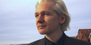 Beitragsbild des Blogbeitrags Julian Assange erhält Karl-Renner-Preis für verfolgte Journalist*innen