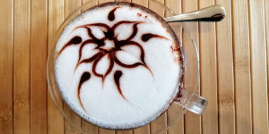 Beitragsbild des Blogbeitrags goodnUZ: vorbeugender Kaffee, nützliches Plastik, energiehaltige Paste & dämmendes Popcorn