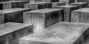 Beitragsbild des Blogbeitrags „Wir sind verpflichtet, uns zu erinnern…“