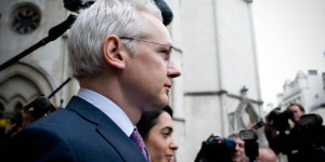 Beitragsbild des Blogbeitrags Assange: Appell contra Anklage