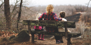 Beitragsbild des Blogbeitrags Kinderarmut abschaffen: Wie steht es um die Kindergrundsicherung in Österreich?