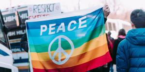 Beitragsbild des Blogbeitrags Frieden mit friedlichen Mitteln
