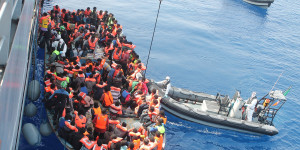 Beitragsbild des Blogbeitrags Weltflüchtlingstag: Menschlichkeit statt Abschreckung gefordert 