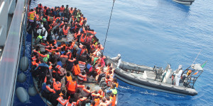 Beitragsbild des Blogbeitrags Weltflüchtlingstag: Menschlichkeit statt Abschreckung gefordert