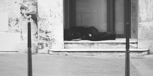 Beitragsbild des Blogbeitrags Hilfe für Obdachlose im Winter: Das Kältetelefon der Caritas