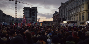 Beitragsbild des Blogbeitrags Fotogalerie: Tausende bei Demo in Wien zum „feministischen Kampftag“ 