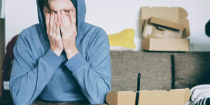 Beitragsbild des Blogbeitrags Junge Erwachsene sorgen sich wegen der Lebenshaltungskosten – TopEasy aktuell