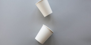 Beitragsbild des Blogbeitrags Wiederverwendbare Kaffeebecher für Zuhause oder unterwegs 