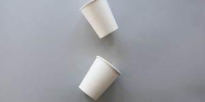 Beitragsbild des Blogbeitrags Wiederverwendbare Kaffeebecher für Zuhause oder unterwegs
