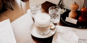 Beitragsbild des Blogbeitrags meine neuen Lieblings Lokale & Cafés in Wien: wo ich zuletzt essen war 