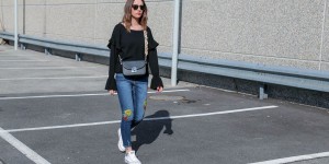 Beitragsbild des Blogbeitrags OUTFIT: Volant Pullover, Patches Jeans & Converse