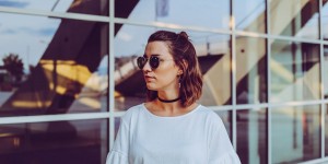 Beitragsbild des Blogbeitrags Satin Sneaker, Ruffle Shirt, Black Pants & Valentino Dupe