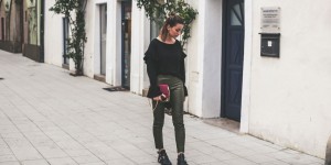 Beitragsbild des Blogbeitrags colour blocking and volants – autumn trend