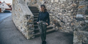 Beitragsbild des Blogbeitrags Hose aus Lederimitat, Kuschelpullover & Boots