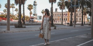 Beitragsbild des Blogbeitrags Leinenkleid, Korbtasche & Flower Crown – Barcelona 