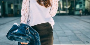 Beitragsbild des Blogbeitrags Outfit: Black Leather Mini Skirt