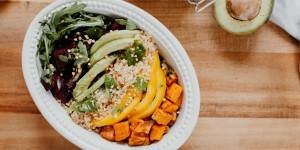 Beitragsbild des Blogbeitrags Tasty & healthy: Quinoa Rainbow Lunch Bowl 