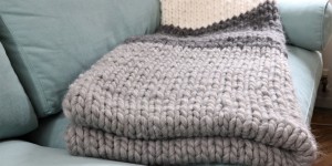 Beitragsbild des Blogbeitrags Megadecke – ein neuer Versuch mit Stricknadeln