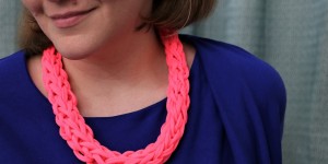 Beitragsbild des Blogbeitrags gestrickte Halskette