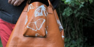 Beitragsbild des Blogbeitrags DIY Leder-Shopper mit Schmetterlingsdruck 