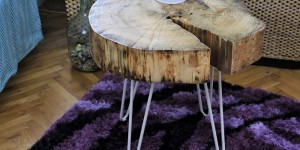 Beitragsbild des Blogbeitrags DIY Tischchen aus einer Holzscheibe 