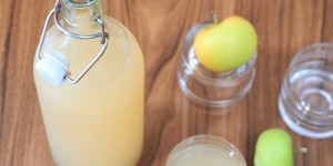 Beitragsbild des Blogbeitrags DIY Apfelsaft ohne Saftpresse 